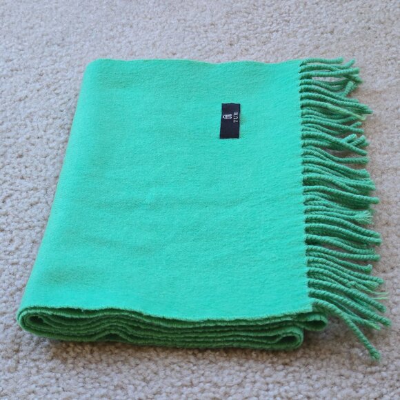 Tumi Fringed Wool Scarf Green - Picture 7 of 7